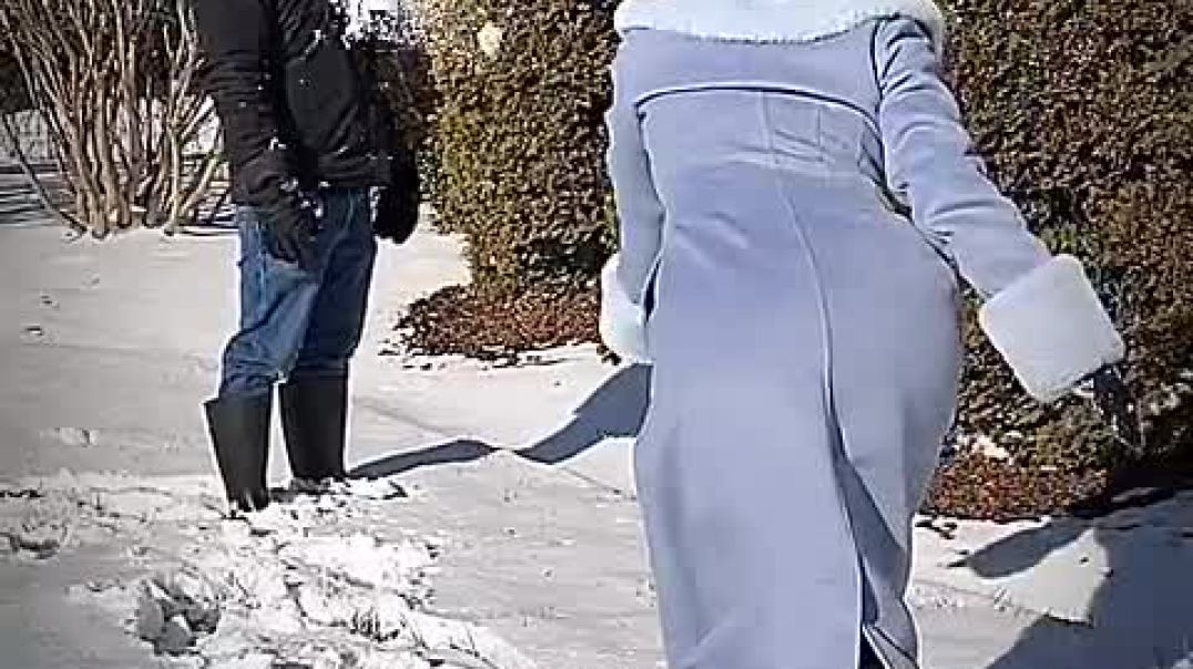 ⁣We dont play snowballs with him @edit @trollface @troll_High