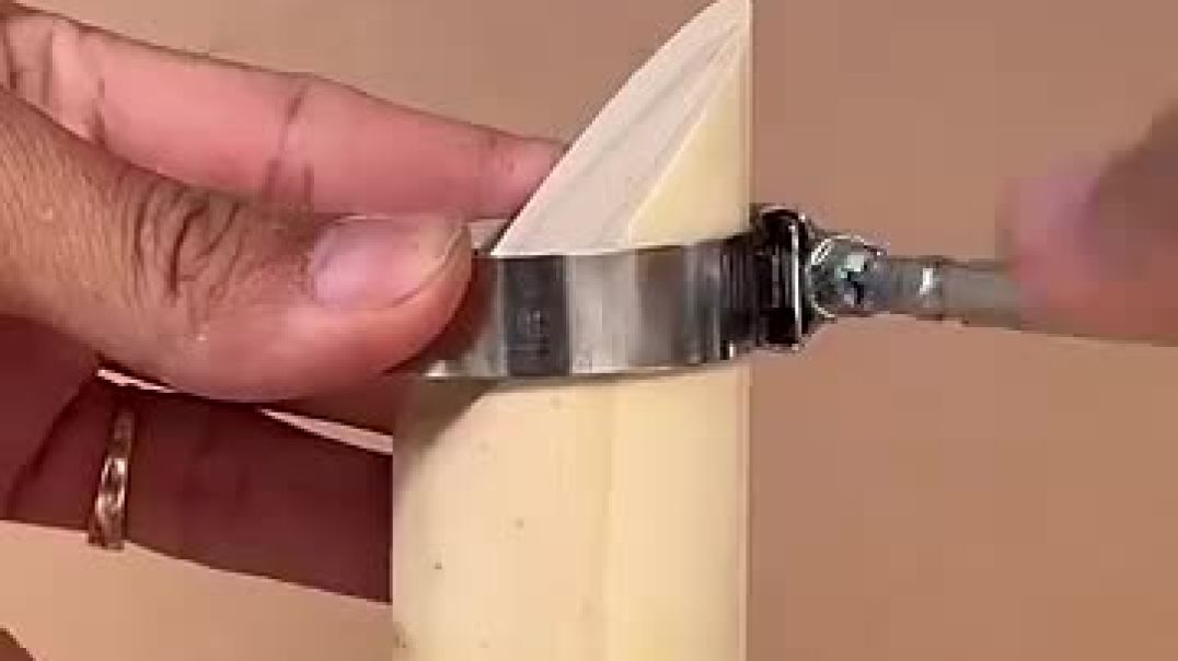 ⁣Great technique - beautifully join 2 round wooden bars