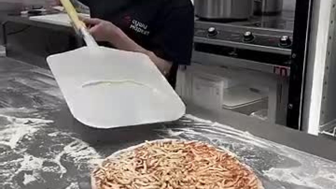⁣Pick the pizza