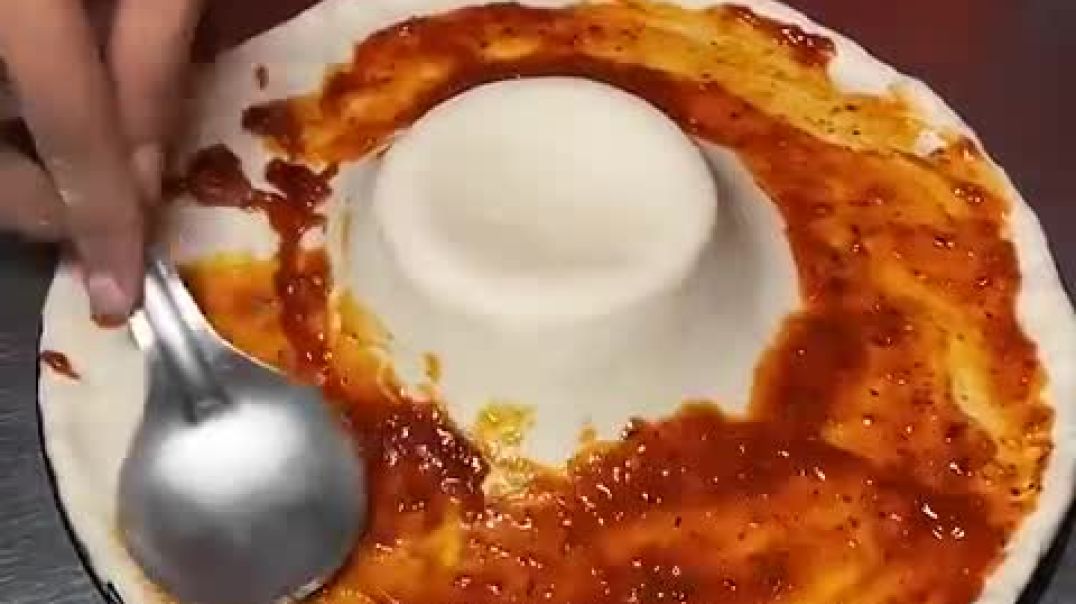 ⁣Most Viral Volcano Cheesy Pizza