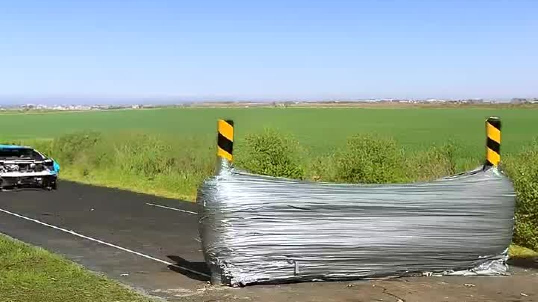 How Much Tape To Stop A Lamborghini__HD