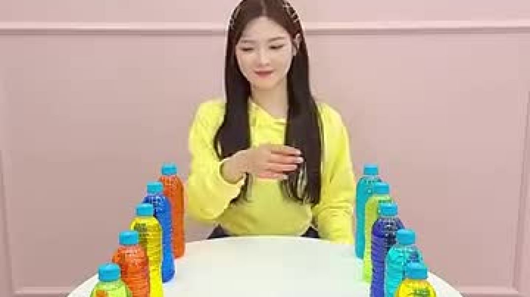 ⁣IQ Challenge🧠 _ Who Will Move the Bottles with Fewer Touches_🤔
