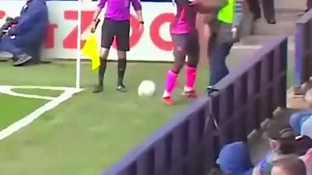 ⁣Players disrespect ball boys 😓 + respect ☺_High