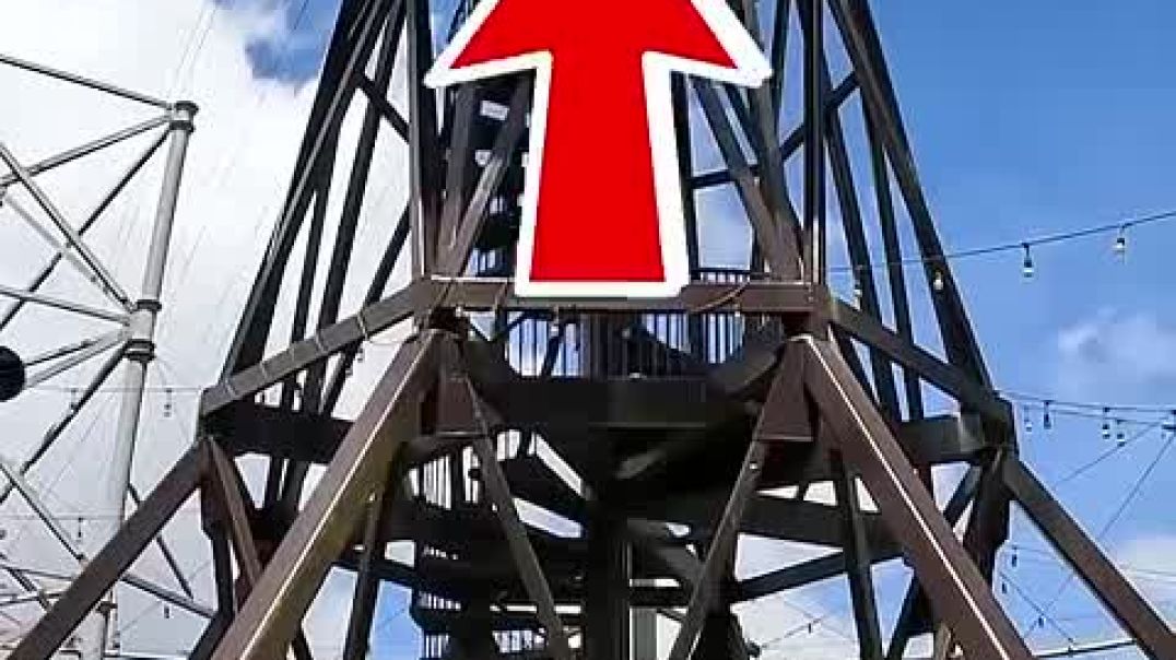 ⁣Kids jump off a tower in Puerto Rico