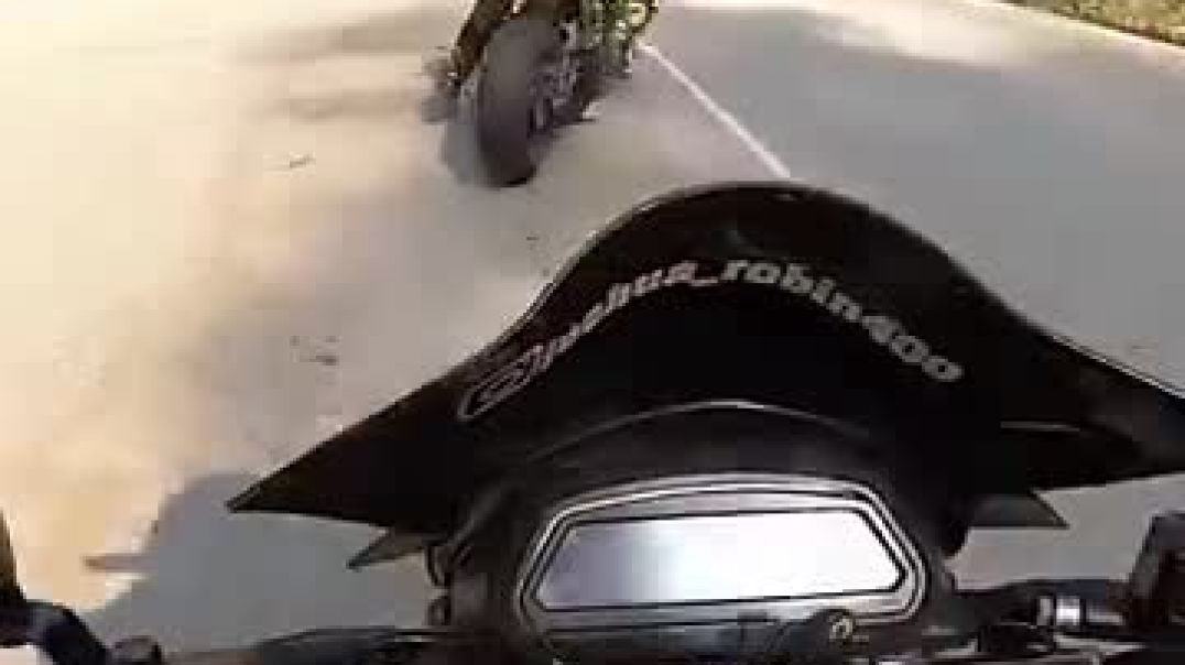 ⁣💥 Samne monkey Aa Gaya 😲👇 @rider @motovlog @bikers @zx10r @z900