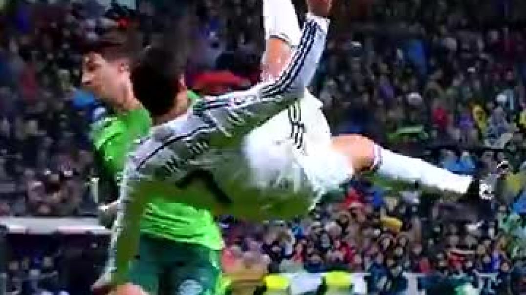 ⁣Ronaldo Bicycle Kick Challenge
