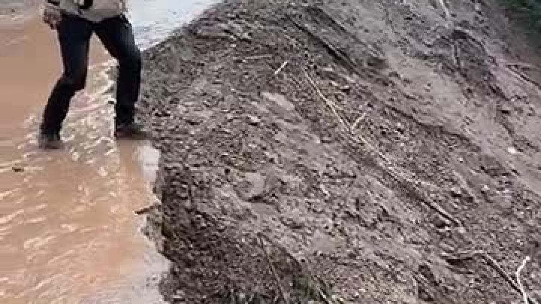 ⁣This man saves many peoples life from land slide