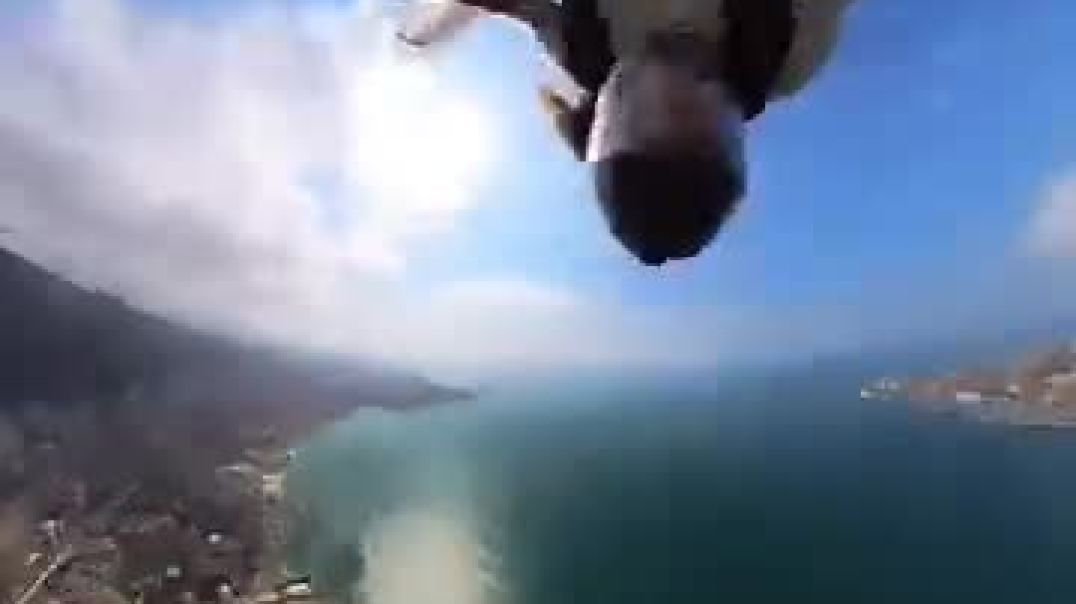 ⁣Unexpected Stunt During Paragliding 🪂