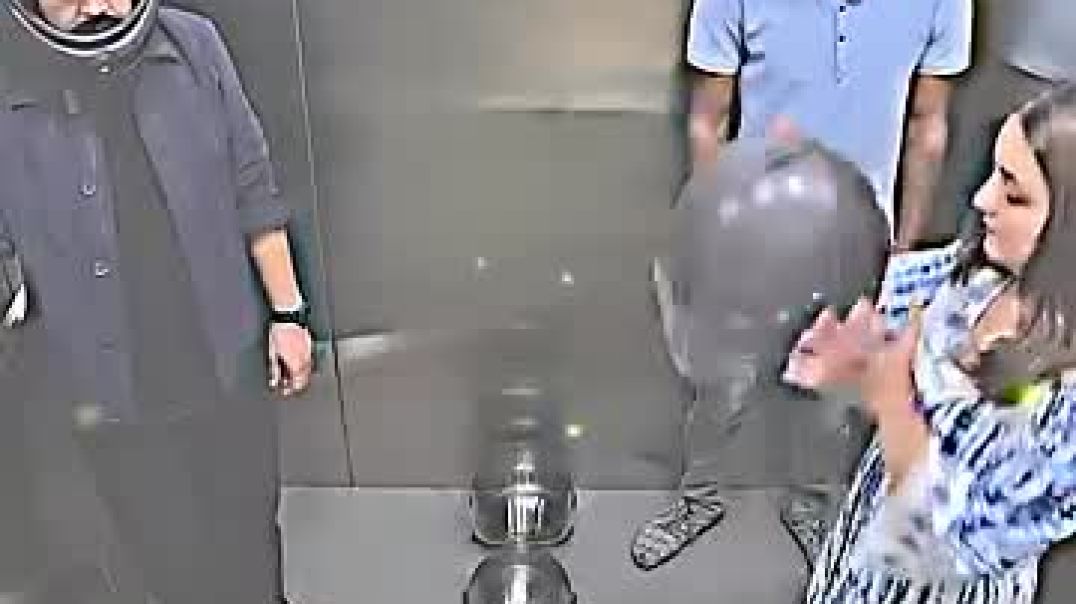 ⁣Uncle Ke Sath Popat Ho Gaya Prank in Lift