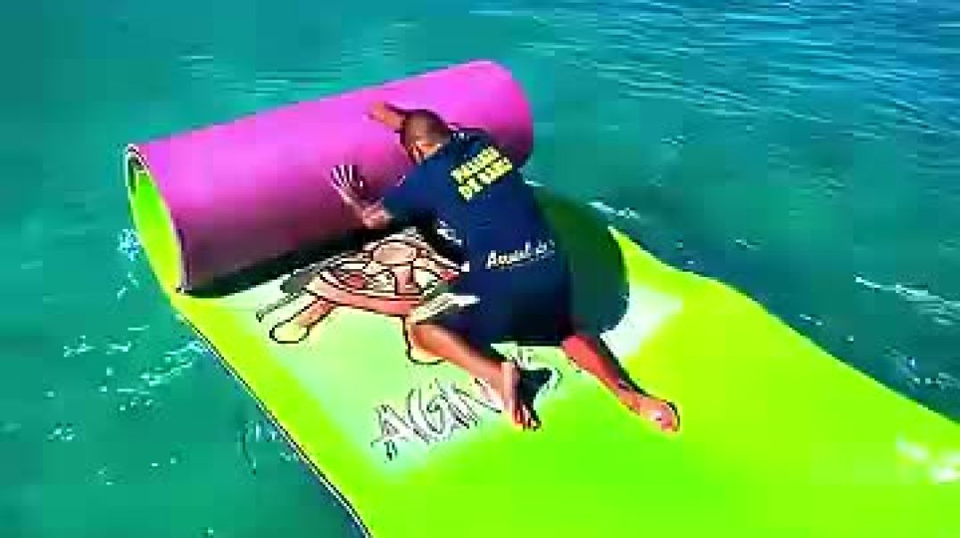 ⁣How others float on water 💀😂