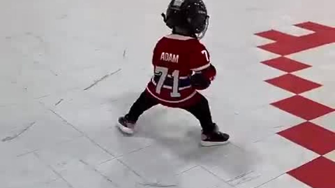 ⁣No 2 year old can win the puck and score like he does😱 @hockey @hockeyvideo_High