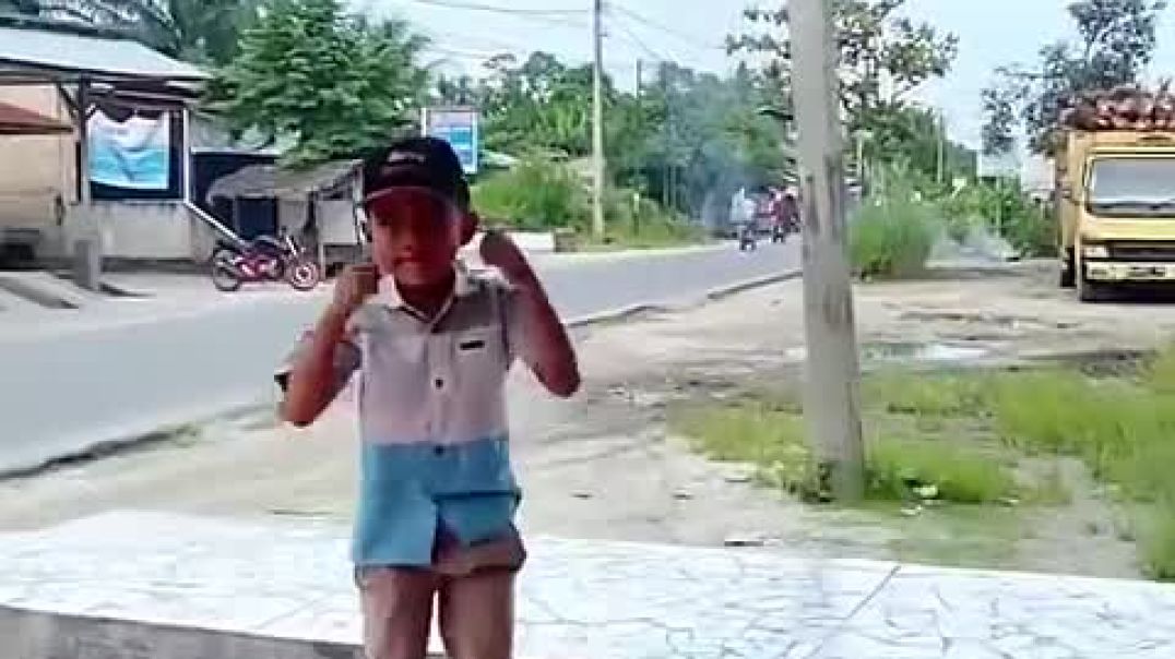 ⁣Young skater