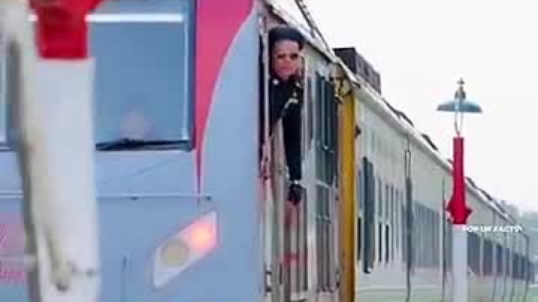 ⁣unbelievable ring picker on the RAILS
