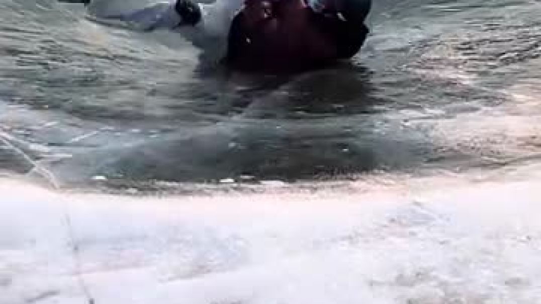 How To Escape A Snow Pit 😱