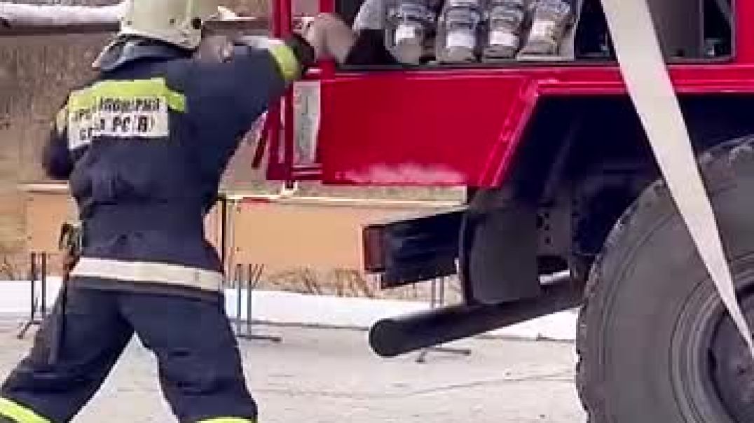 ⁣How do firefighters do it so fast 😱
