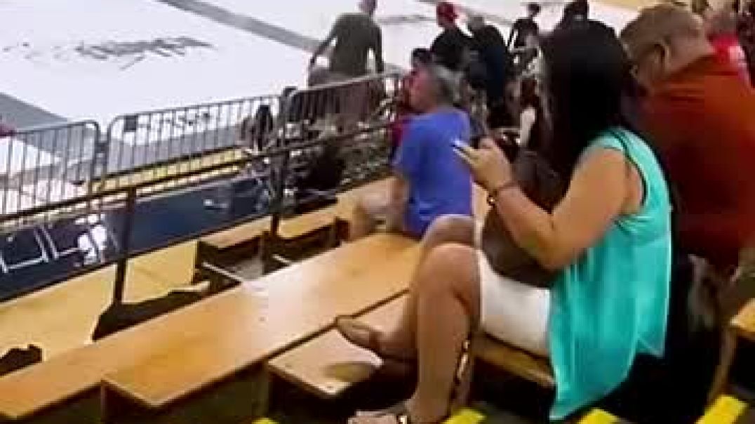 ⁣why do these people keep tripping on the STAIRS