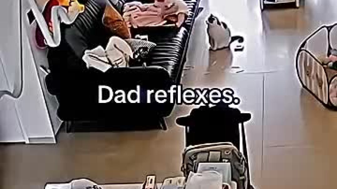 ⁣DAD REFLEXES