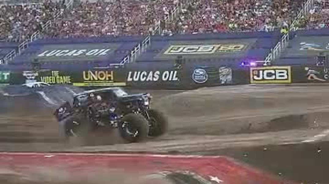 ⁣Ryan Anderson is now a 3 time monster jam world finals high jump champion