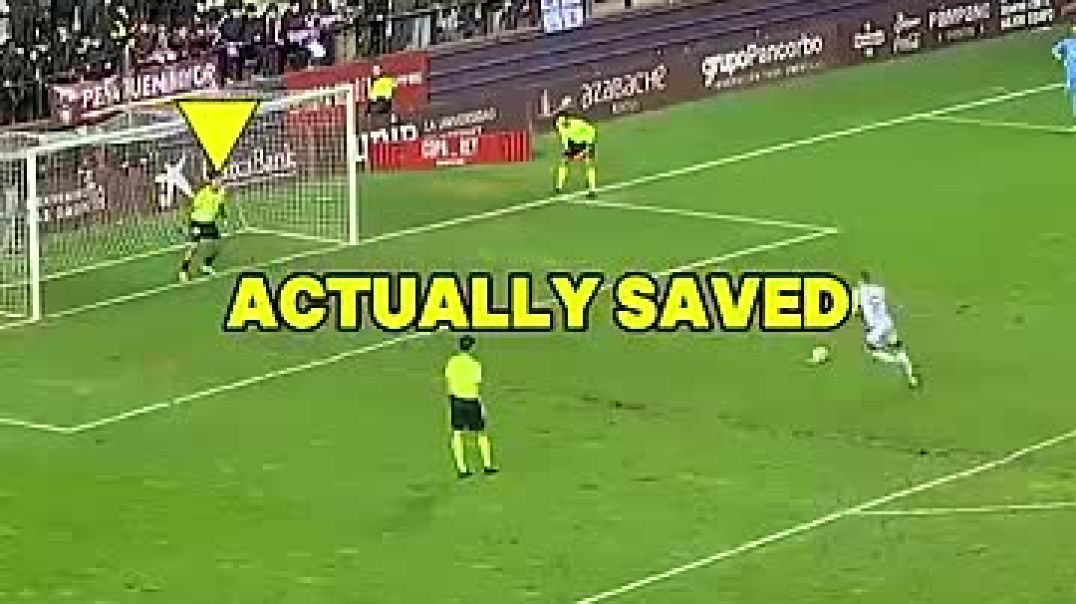 The goalkeeper got injured, but NO ONE expected that 😳