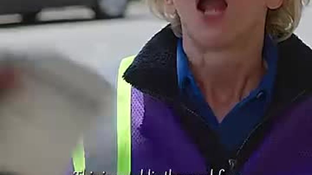 ⁣Does this lady have the right to issue a traffic ticket@movie